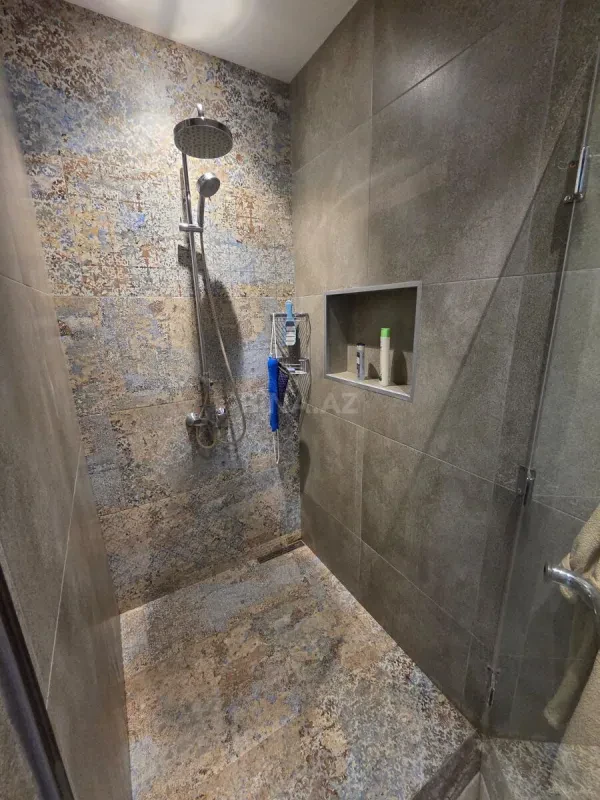 Satılır 2 otaqlı mənzil 106 m²
