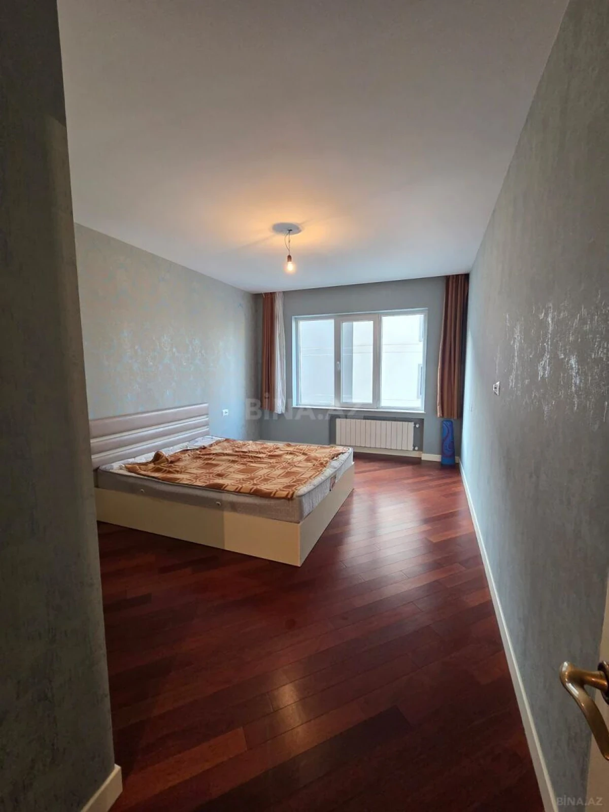 Satılır 2 otaqlı mənzil 106 m²