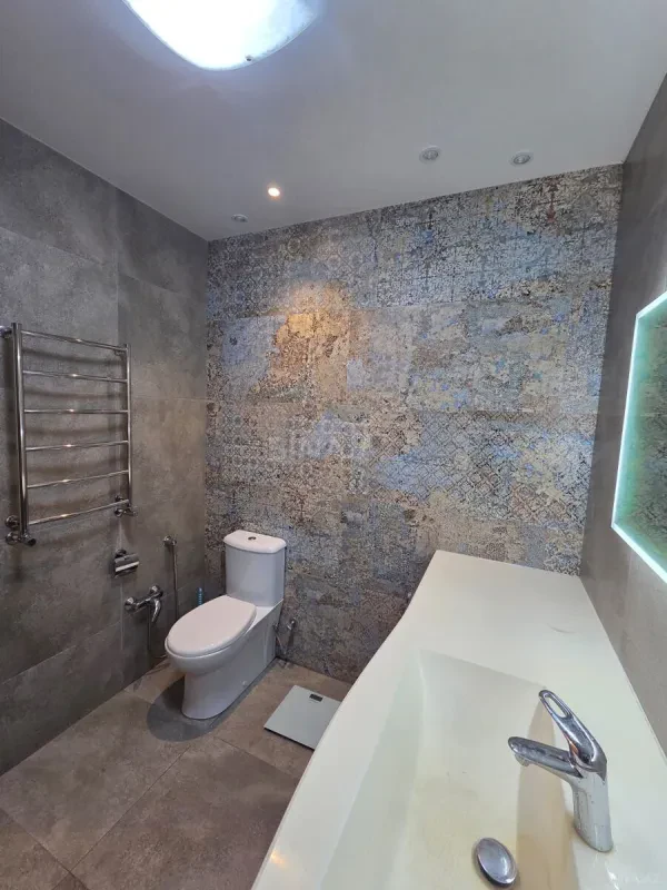 Satılır 2 otaqlı mənzil 106 m²