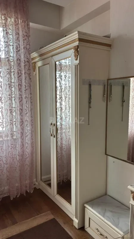 Satılır 4 otaqlı mənzil 90 m²