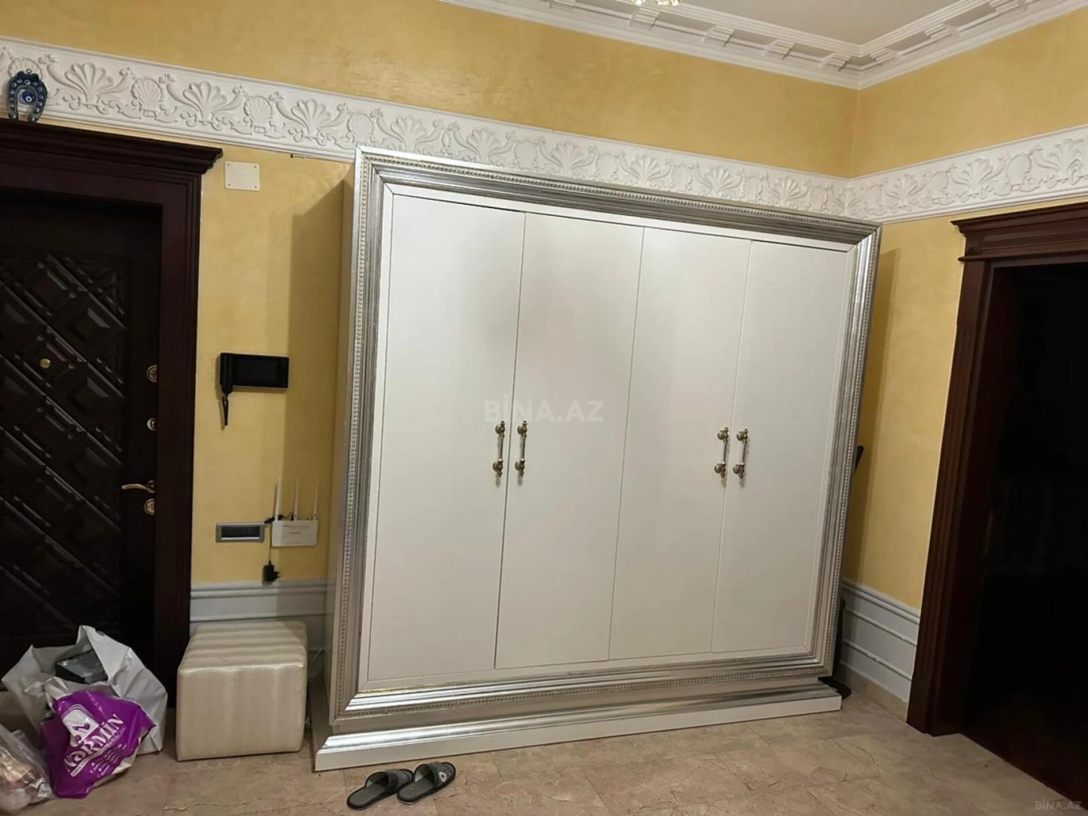 Satılır 5 otaqlı mənzil 260 m²