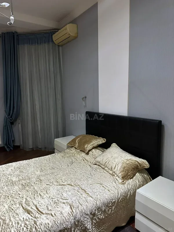 Satılır 5 otaqlı mənzil 260 m²