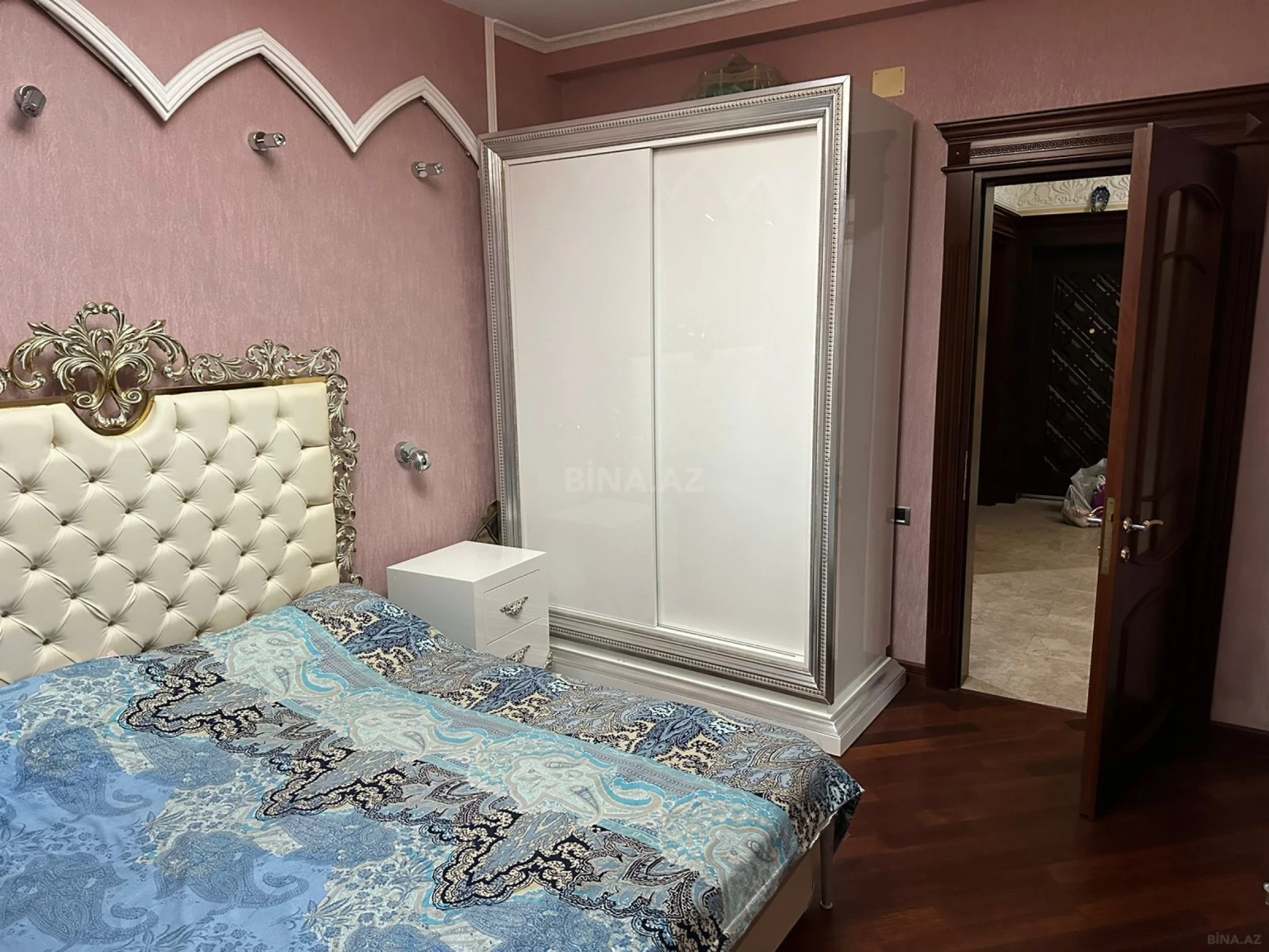 Satılır 5 otaqlı mənzil 260 m²