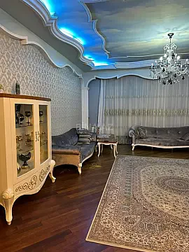 Satılır 5 otaqlı mənzil 260 m²