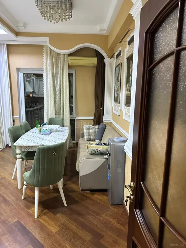 Satılır 5 otaqlı mənzil 260 m²