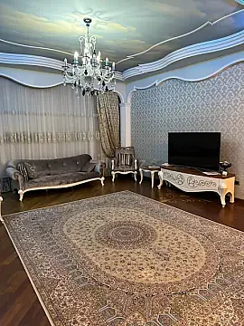 Satılır 5 otaqlı mənzil 260 m²