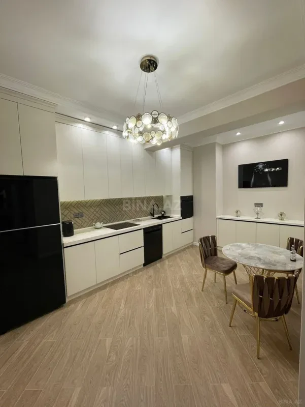 Kirayə verilir 3 otaqlı mənzil 105 m²