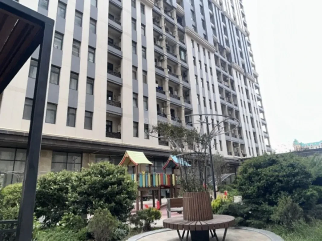 Satılır 3 otaqlı mənzil 114 m²