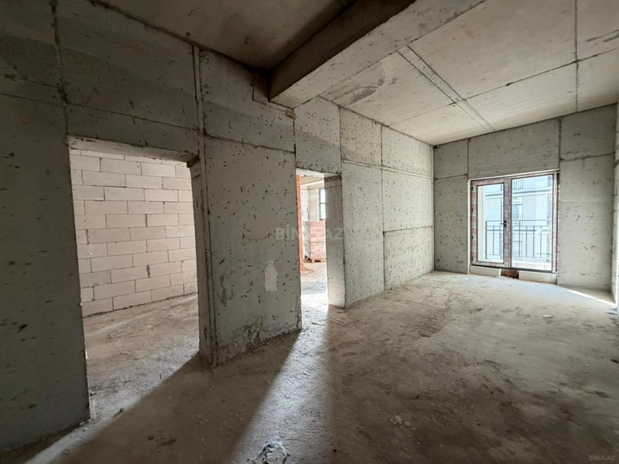 Satılır 2 otaqlı mənzil 86 m²