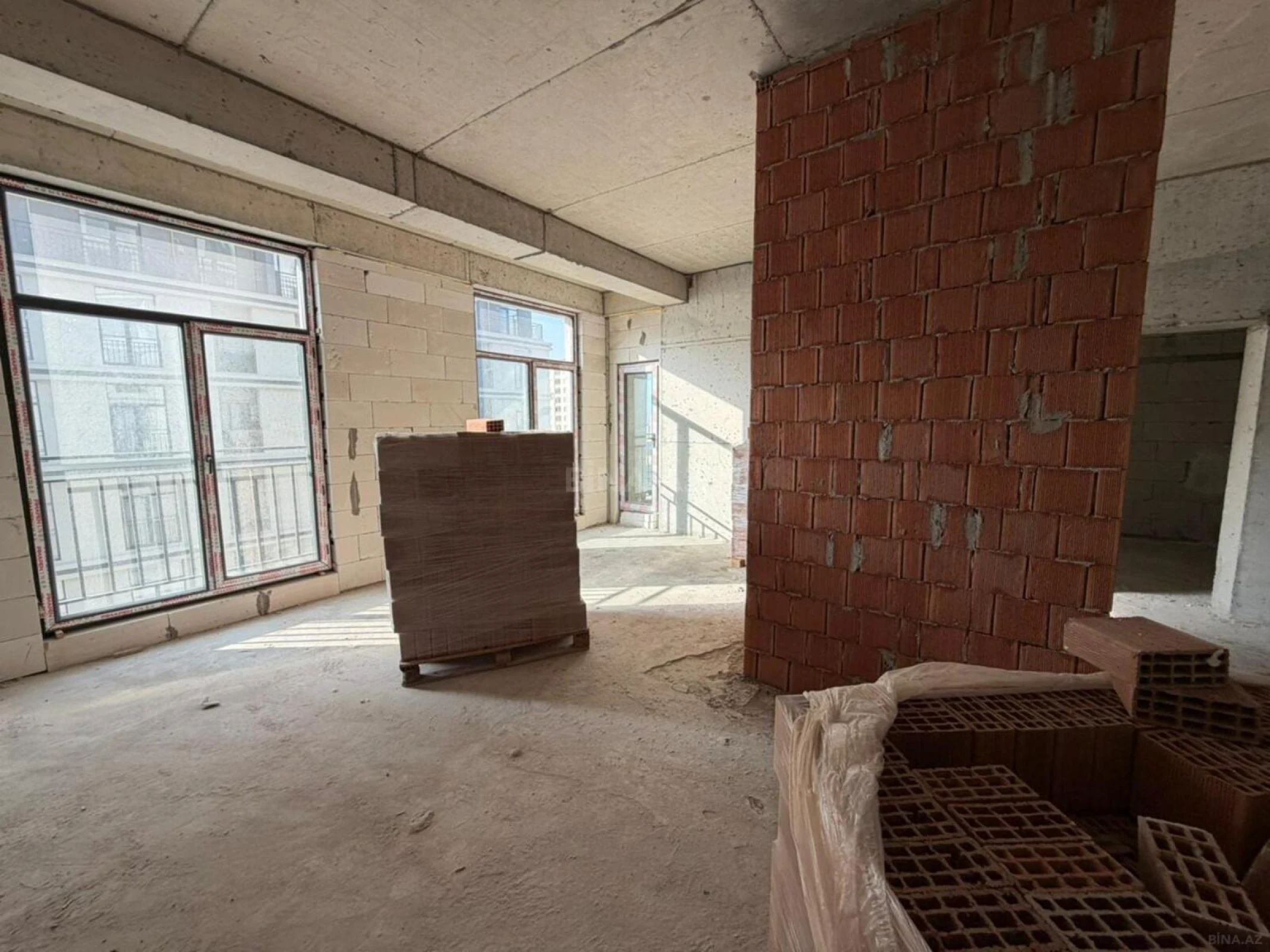 Satılır 2 otaqlı mənzil 86 m²