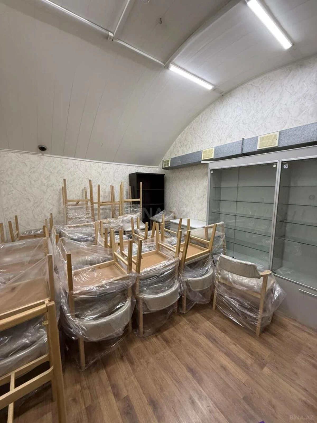 Kirayə verilir obyekt 151 m²