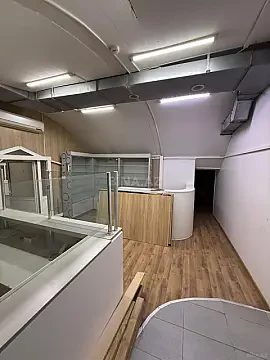 Kirayə verilir obyekt 151 m²