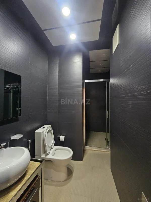 Satılır 4 otaqlı mənzil 172 m²