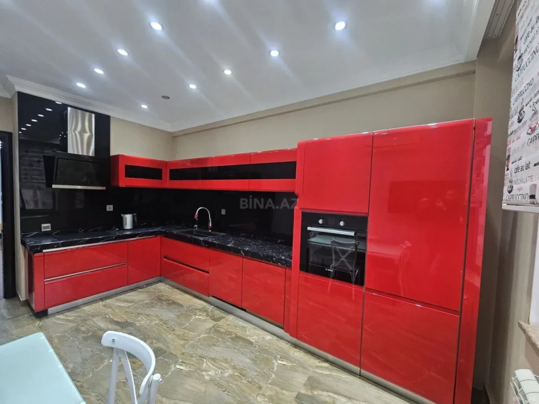 Satılır 4 otaqlı mənzil 172 m²
