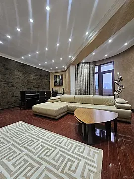 Satılır 4 otaqlı mənzil 172 m²