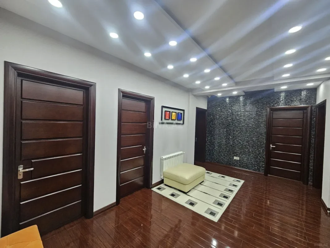 Satılır 4 otaqlı mənzil 172 m²