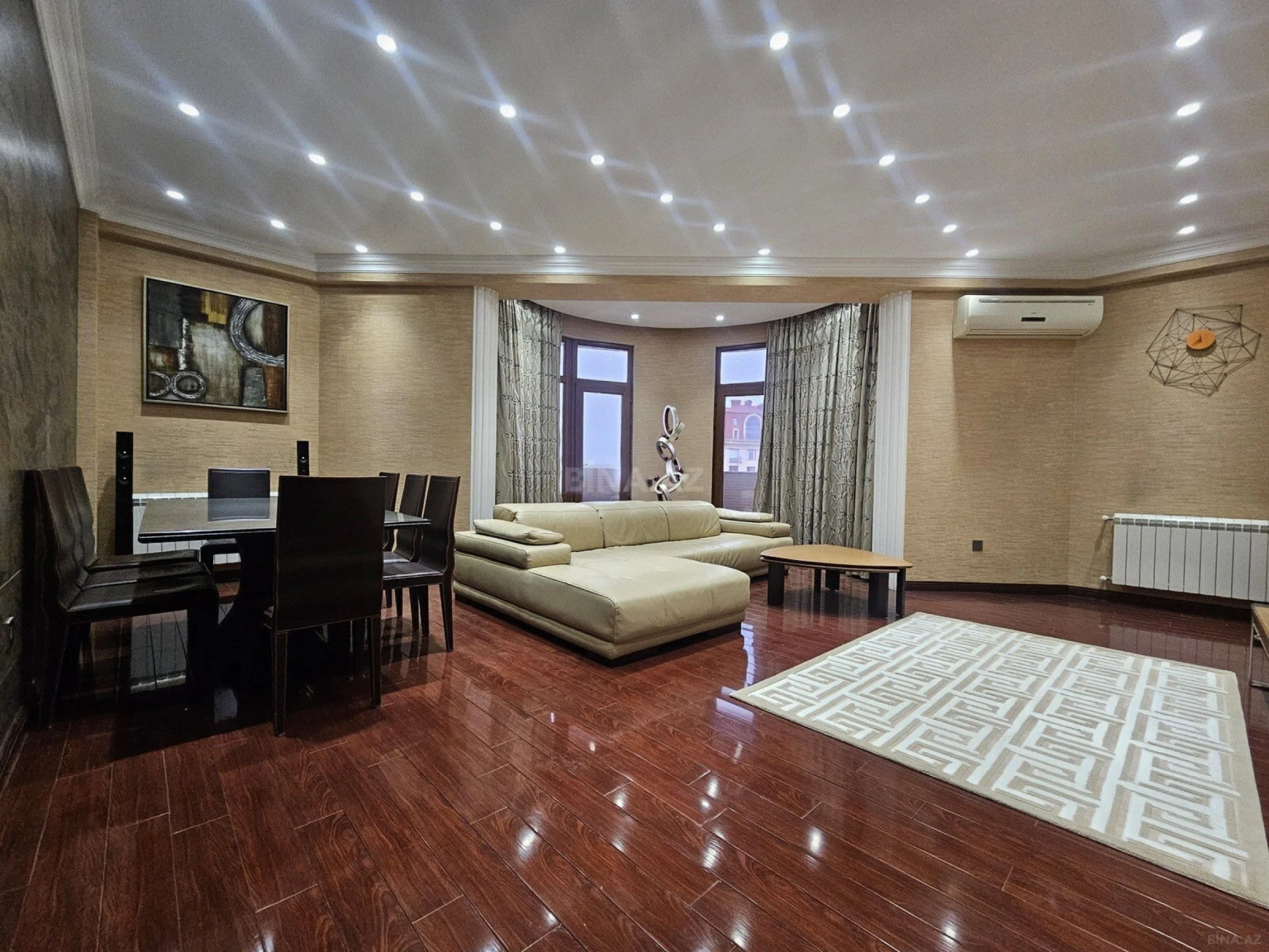 Satılır 4 otaqlı mənzil 172 m²