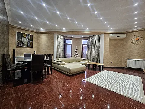 Satılır 4 otaqlı mənzil 172 m²