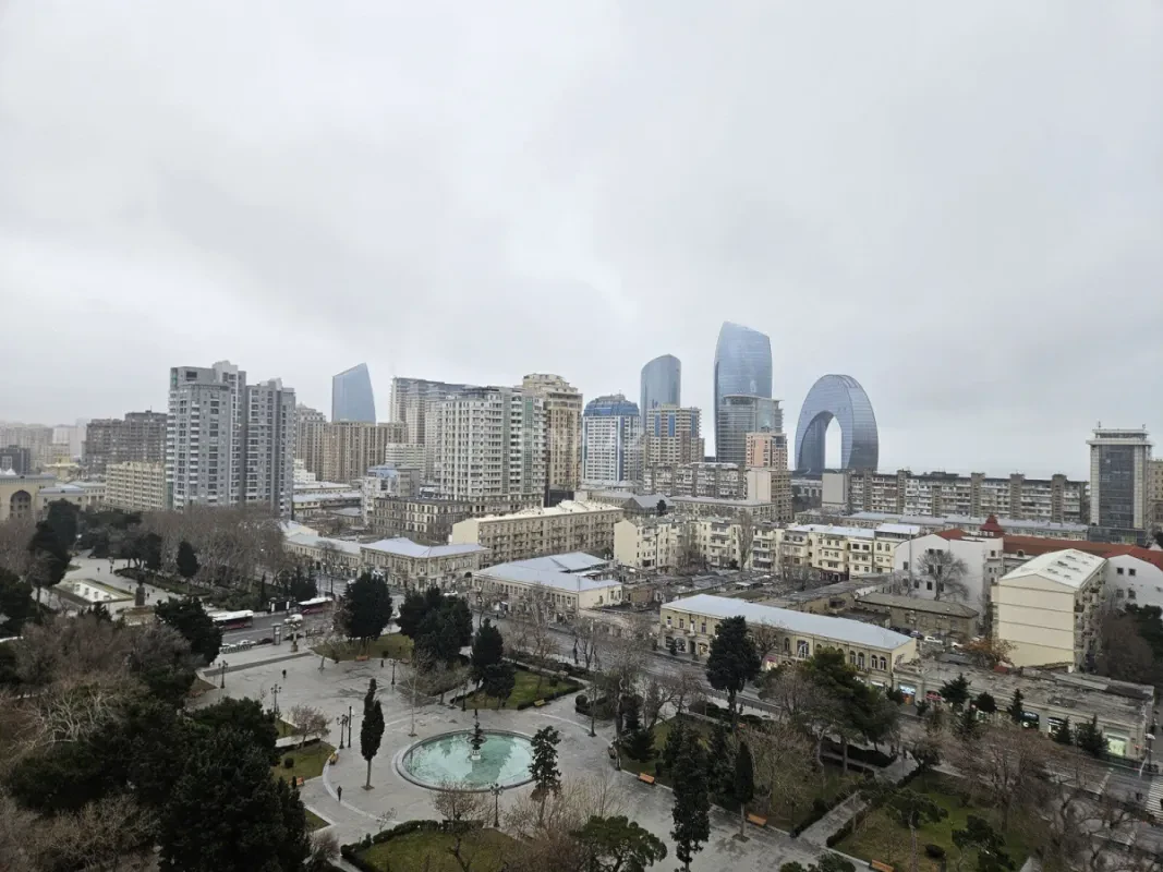 Satılır 4 otaqlı mənzil 172 m²