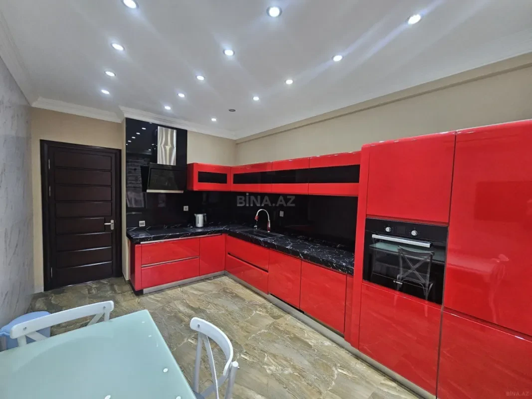 Satılır 4 otaqlı mənzil 172 m²