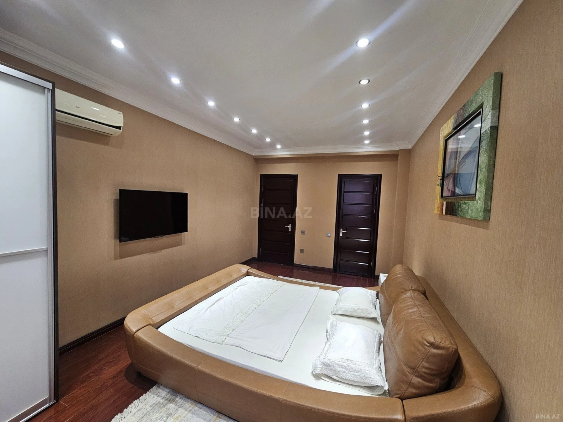 Satılır 4 otaqlı mənzil 172 m²