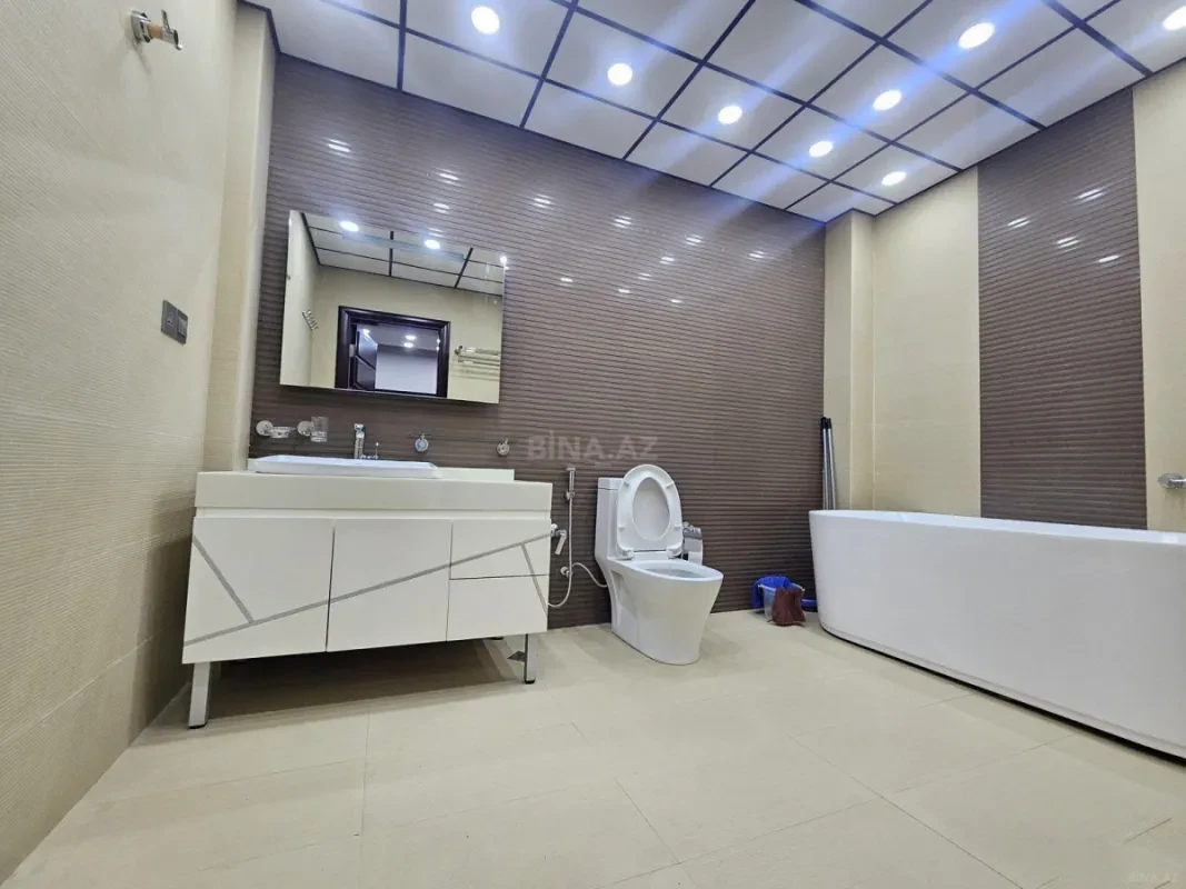 Satılır 4 otaqlı mənzil 172 m²