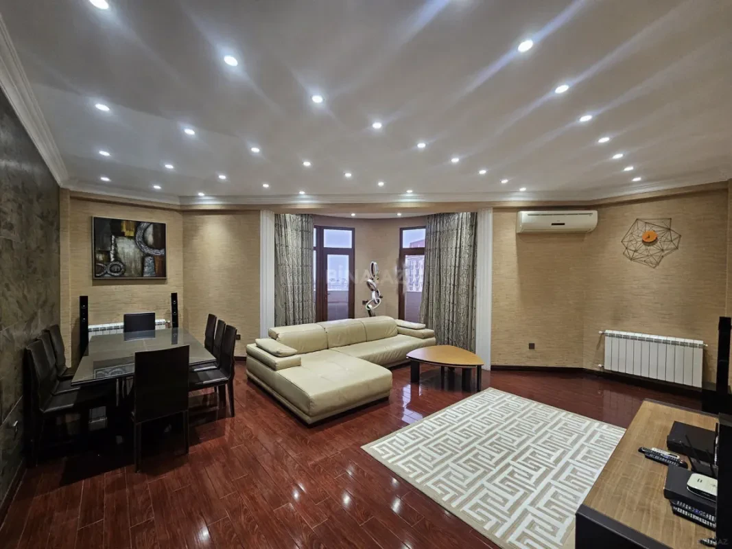 Satılır 4 otaqlı mənzil 172 m²
