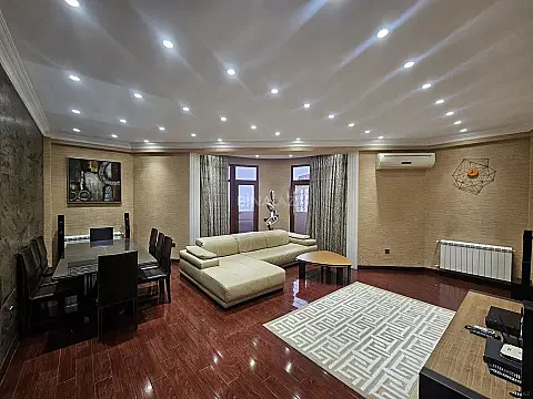 Satılır 4 otaqlı mənzil 172 m²