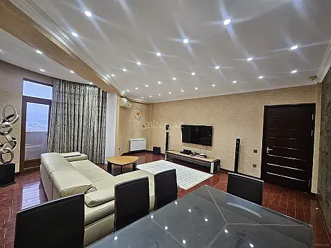 Satılır 4 otaqlı mənzil 172 m²