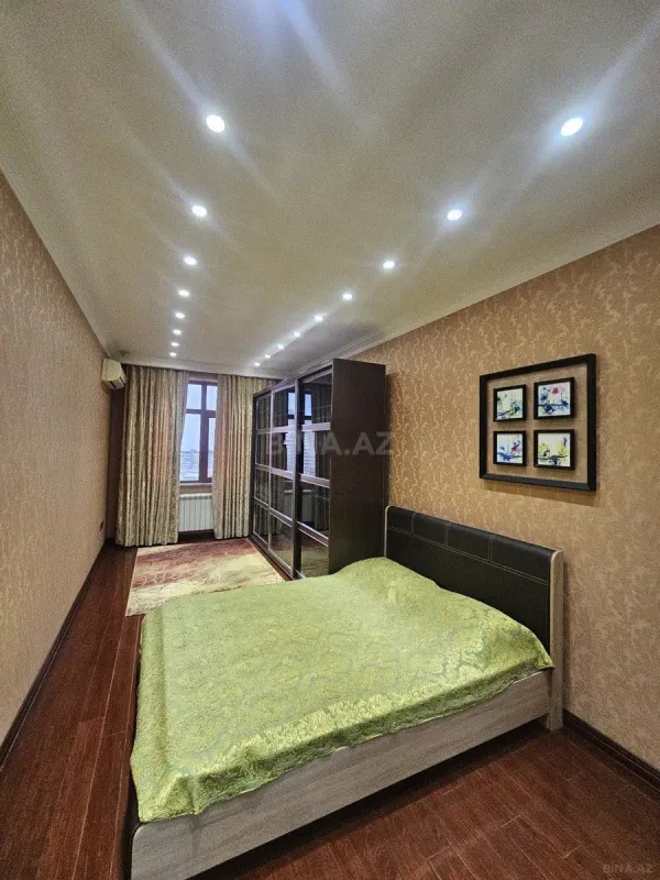 Satılır 4 otaqlı mənzil 172 m²