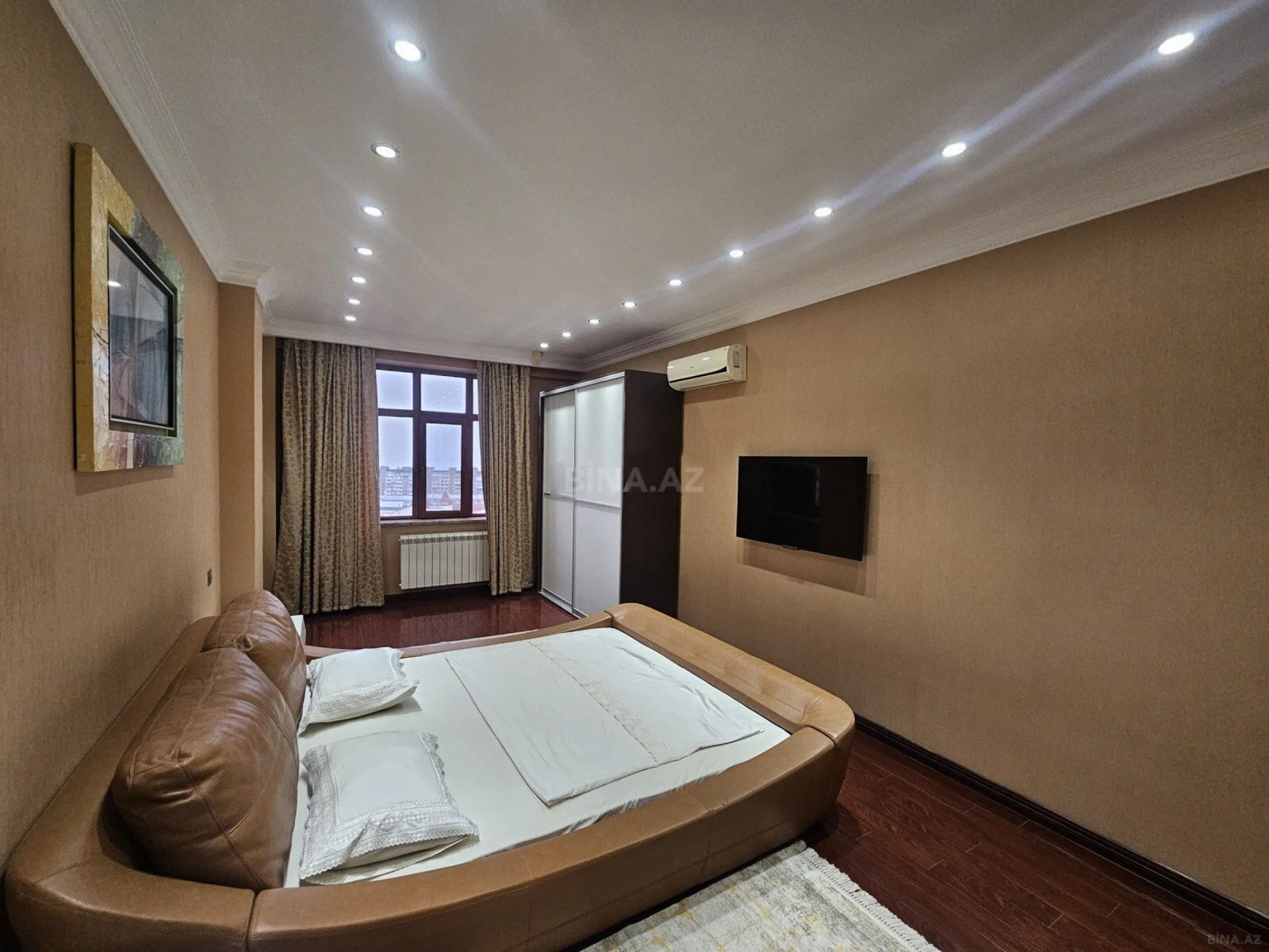 Satılır 4 otaqlı mənzil 172 m²