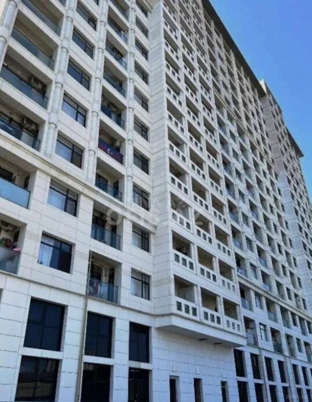 Satılır 4 otaqlı mənzil 155 m²