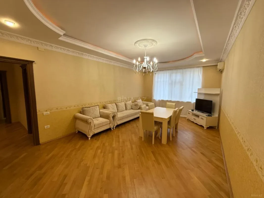 Kirayə verilir 2 otaqlı mənzil 85 m²