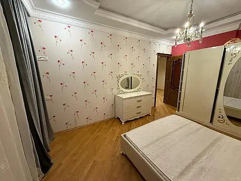 Kirayə verilir 2 otaqlı mənzil 85 m²