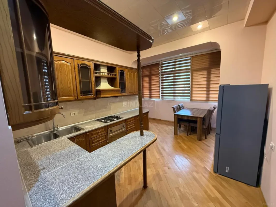 Kirayə verilir 2 otaqlı mənzil 85 m²