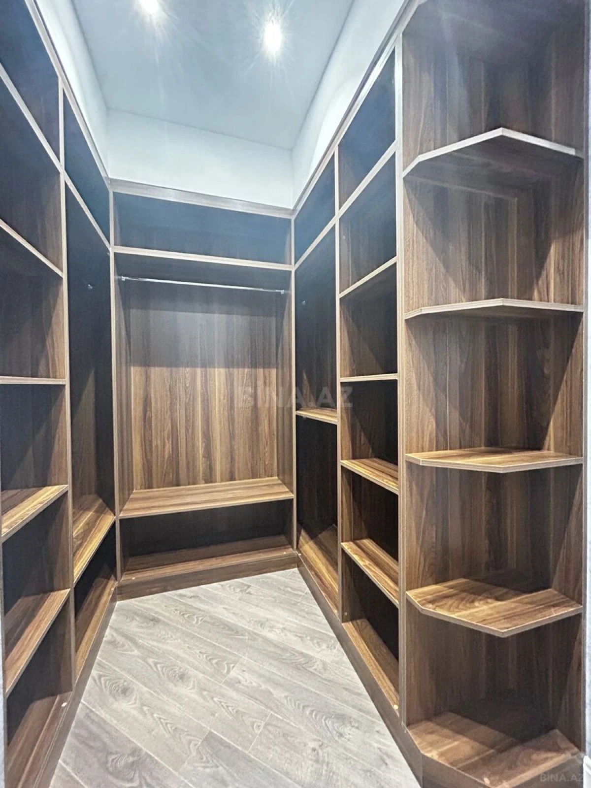 Kirayə verilir 2 otaqlı mənzil 80 m²