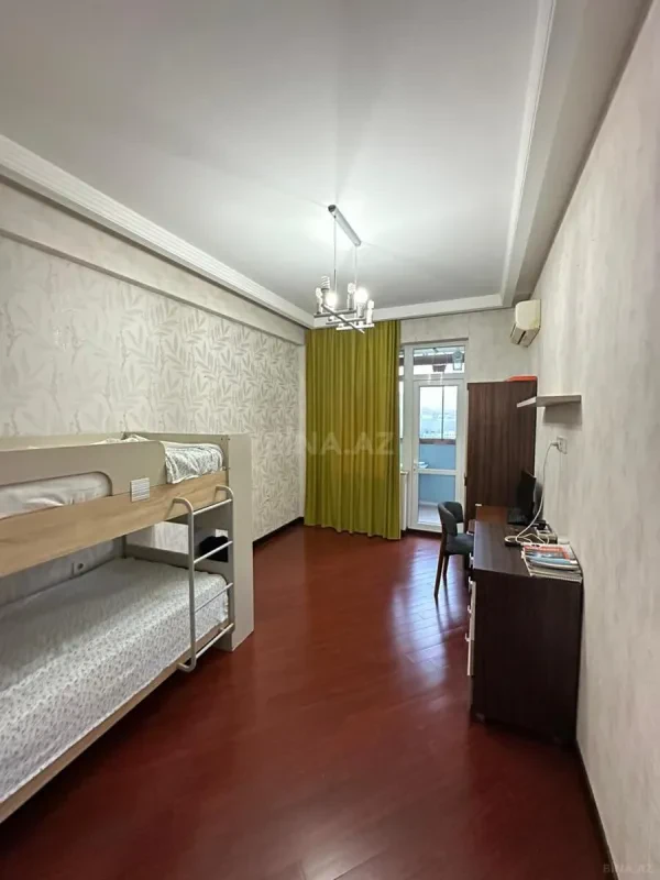 Kirayə verilir 3 otaqlı mənzil 130 m²