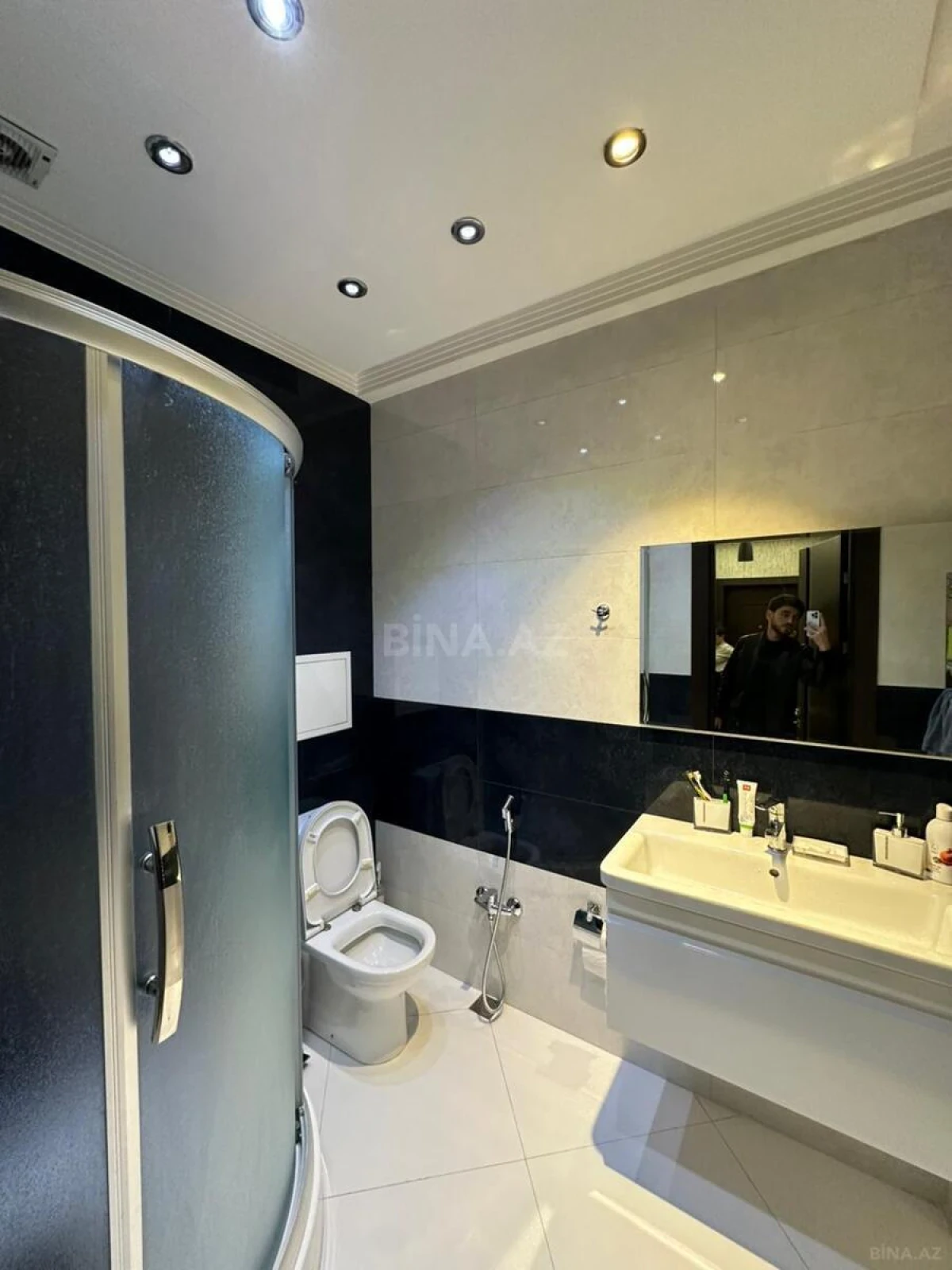Kirayə verilir 3 otaqlı mənzil 130 m²