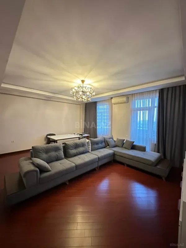 Kirayə verilir 3 otaqlı mənzil 130 m²