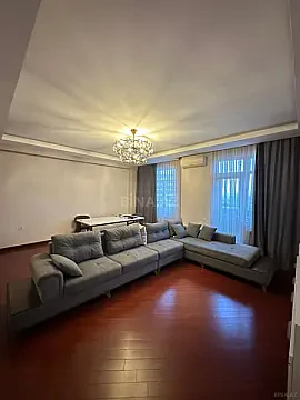 Kirayə verilir 3 otaqlı mənzil 130 m²