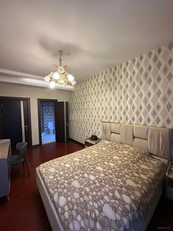 Kirayə verilir 3 otaqlı mənzil 130 m²