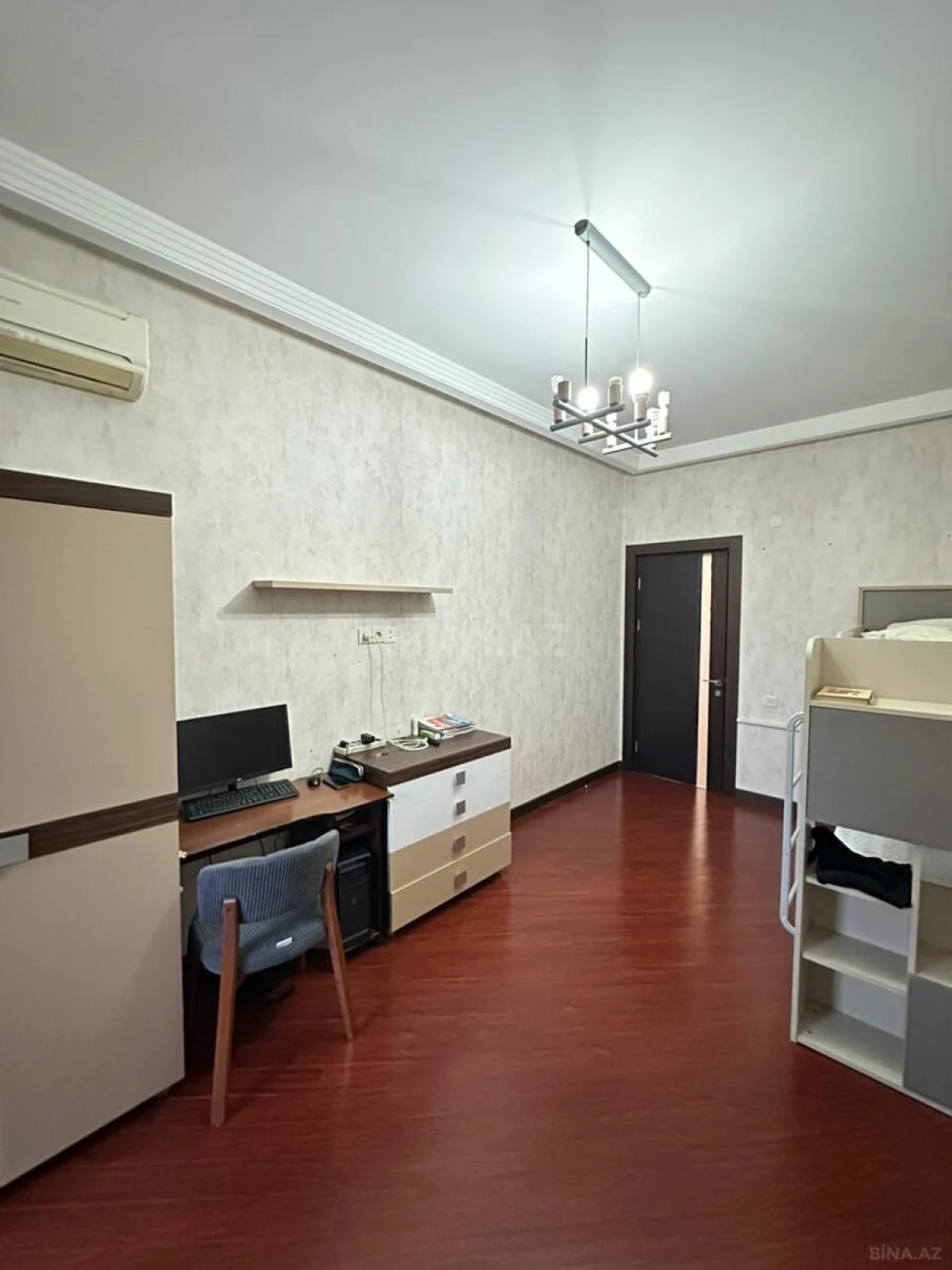 Kirayə verilir 3 otaqlı mənzil 130 m²