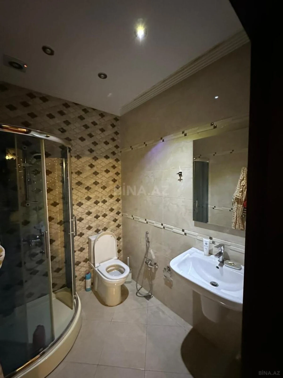 Kirayə verilir 3 otaqlı mənzil 130 m²