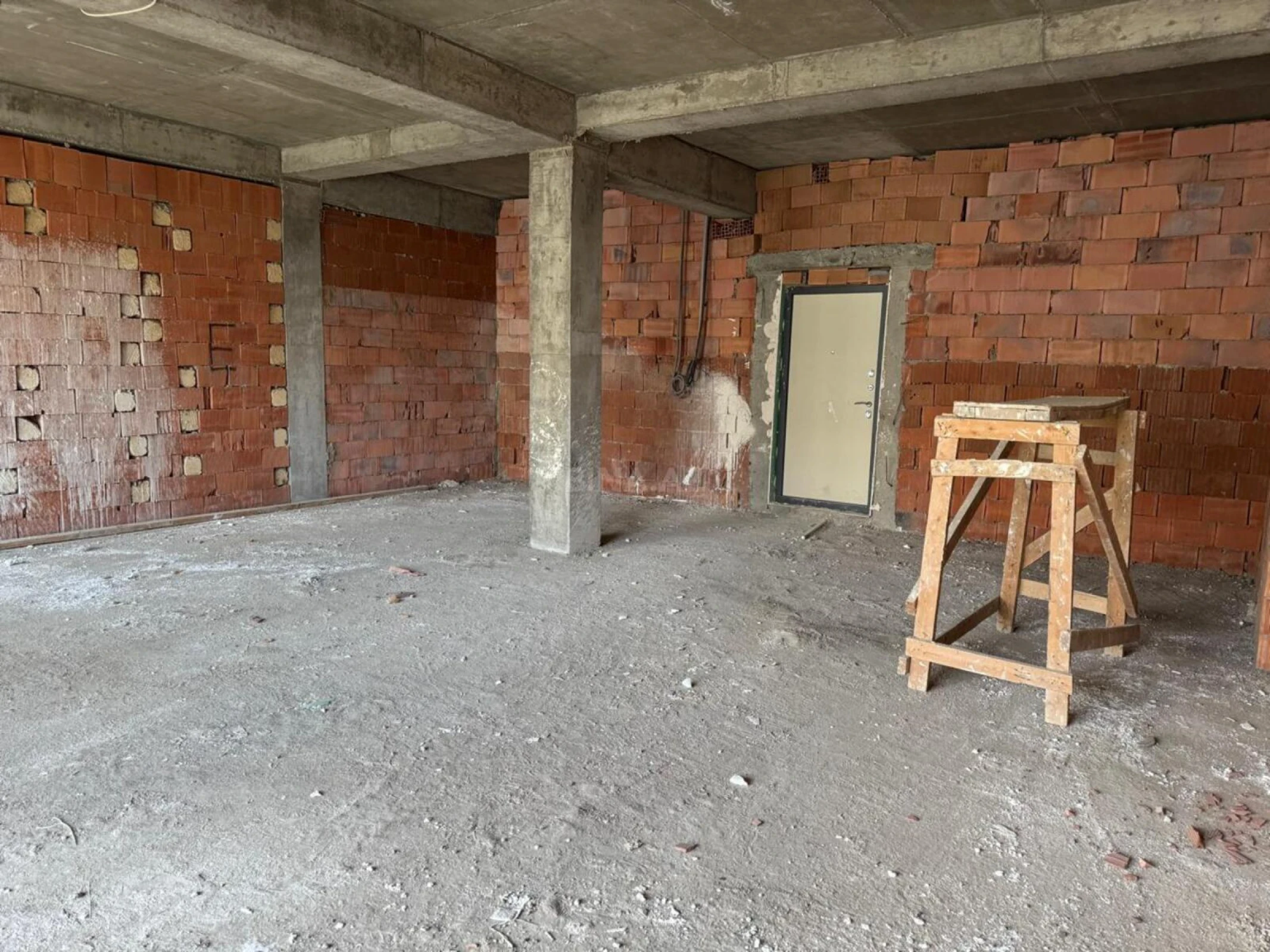Satılır 2 otaqlı mənzil 91.9 m²