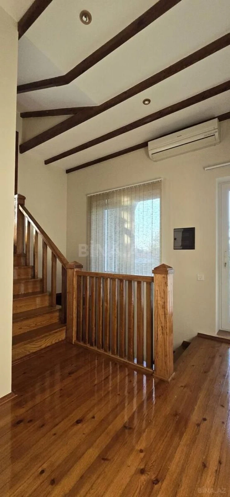 Satılır 6 otaqlı həyət evi 300 m²