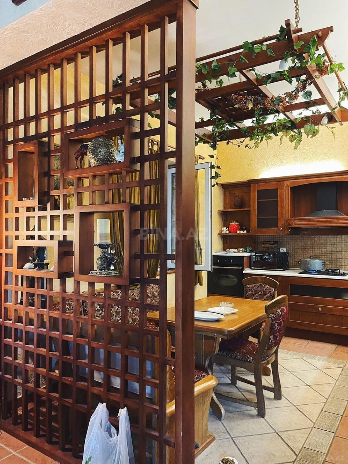 Satılır 6 otaqlı həyət evi 300 m²