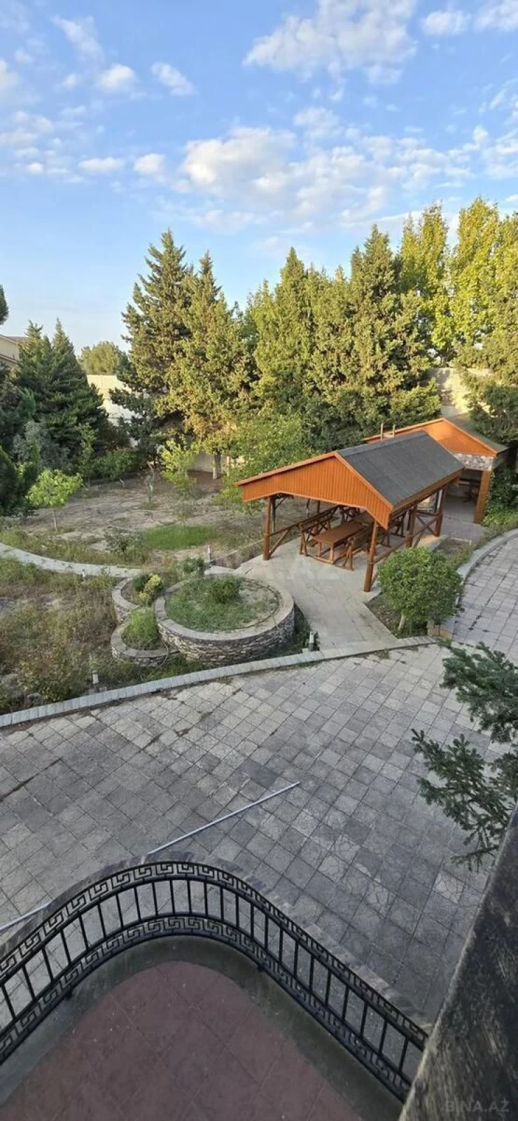 Satılır 6 otaqlı həyət evi 300 m²