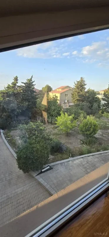 Satılır 6 otaqlı həyət evi 300 m²
