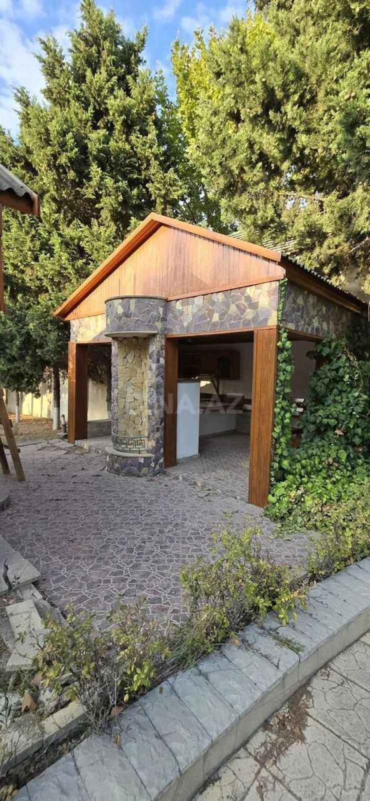 Satılır 6 otaqlı həyət evi 300 m²