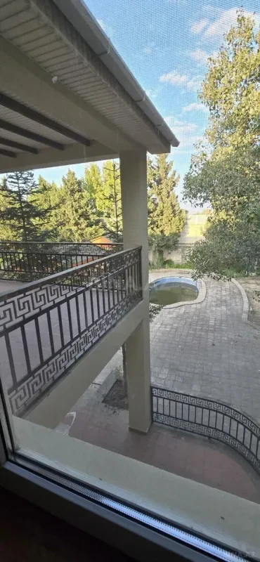 Satılır 6 otaqlı həyət evi 300 m²